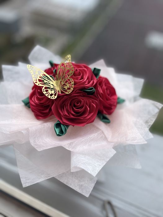 Buchet de trandafiri din satin