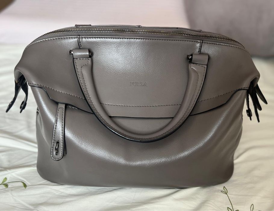Серая сумка Furla