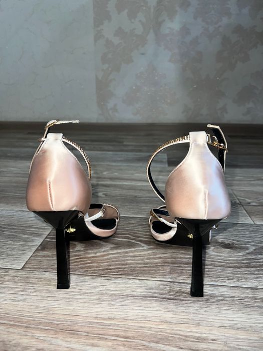 Продам босоножки