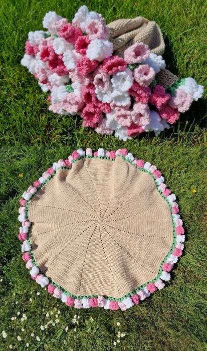 Трендовый вязаный букет плед