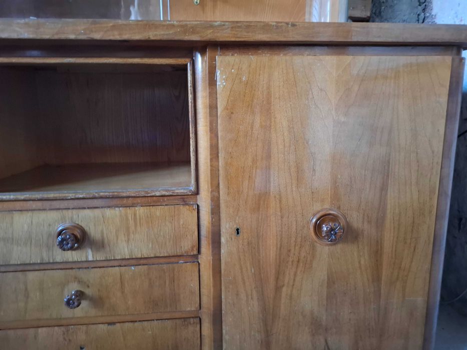 Стар бюфет – за реставрация