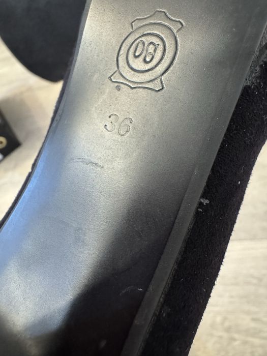 Продаю замшевые туфли