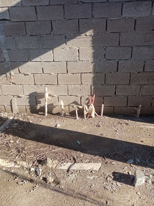 Участок с недостроенным домом