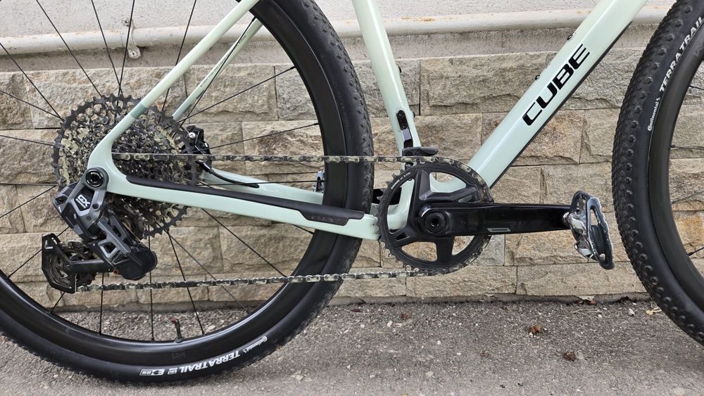 Vând gravel de carbon cube