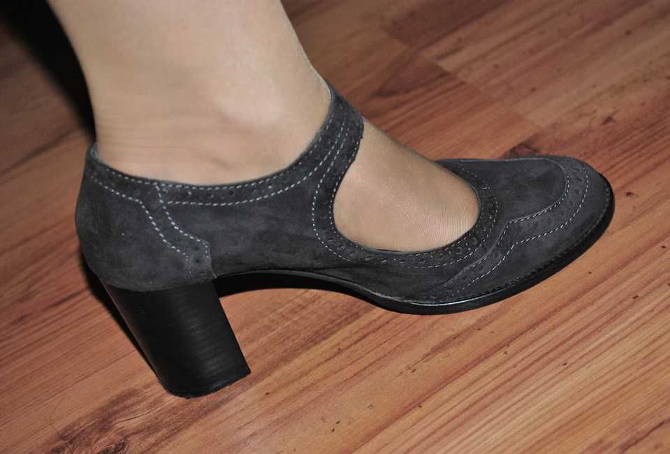 Туфли  из натуральной замши темно-серые, Nursace.