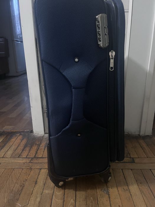 Чемодан на колесиках