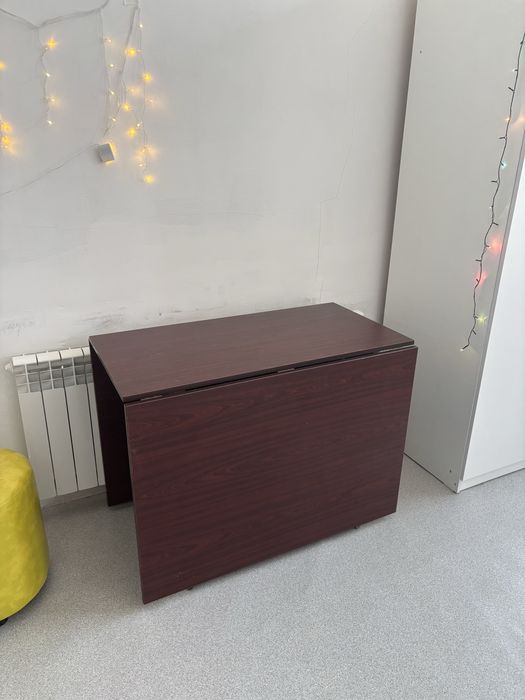 Продаю стол книжку