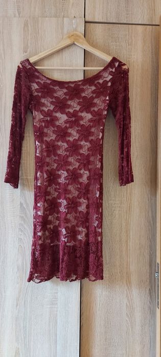 Rochie vișinie din dantelă