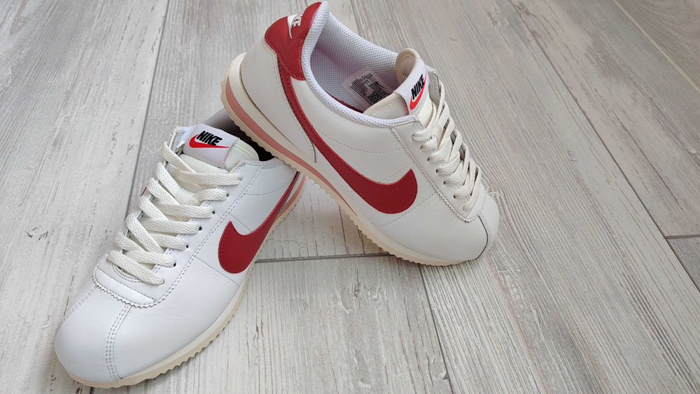 Бели кожени дамски маратонки NIKE CORTEZ размер EUR38