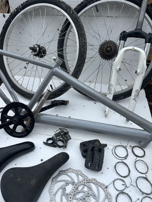 Vand piese pentru bicicleta (descriere)