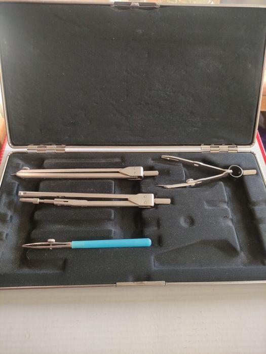 Готовальня (чертёжный набор)