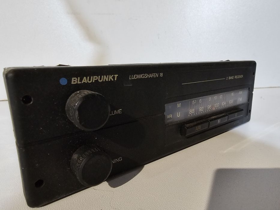 radio blaupunkt ludwigshaffen 18 

arata foarte bine 
nu ii cunosc sta
