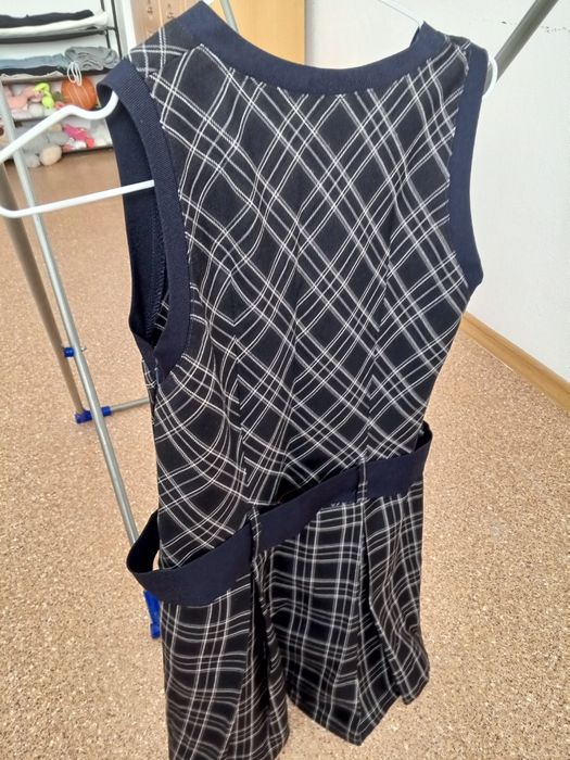 Продам школьный сарафан