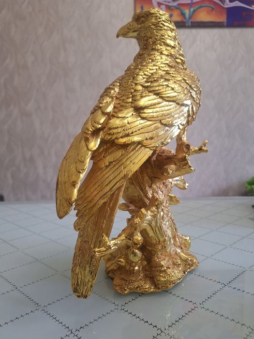 Продам статуетку орла