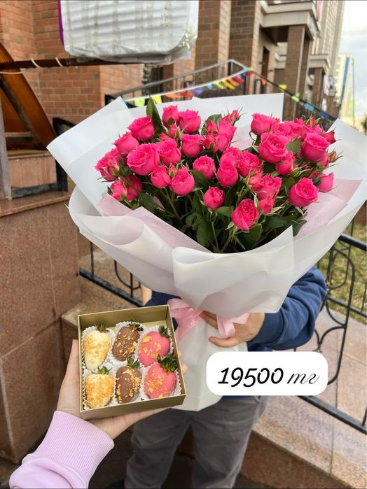 Цветы + клубника в шоколаде Комбо 2в1