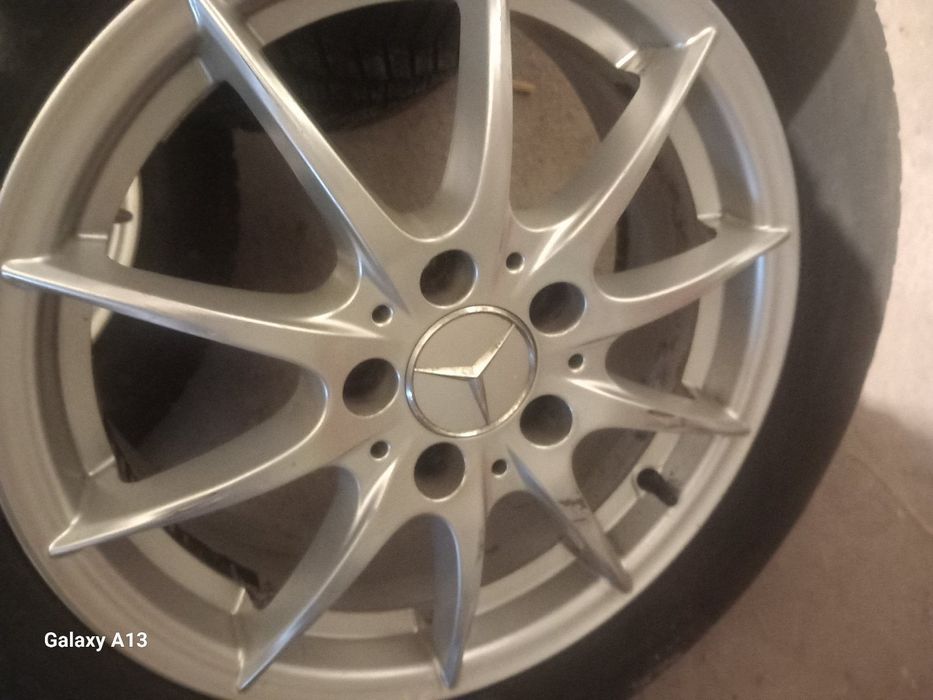 Продавам гуми с джани