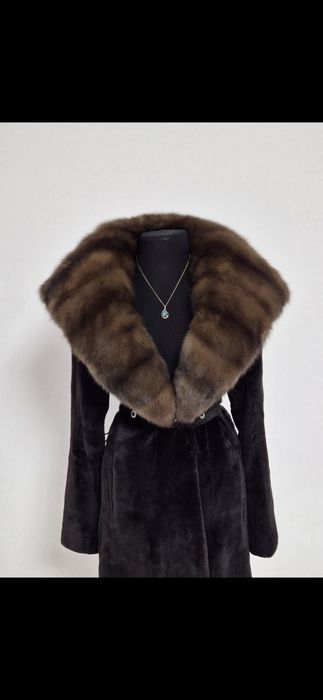 Продам  Норковую шубу. Соболь.