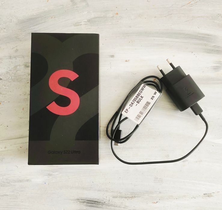 Гаранционен Samsung Galaxy S22 Ultra 5G, 12/512 GB бордо + зарядно 25