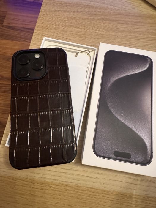 Vand iphone 15 pro impecabil