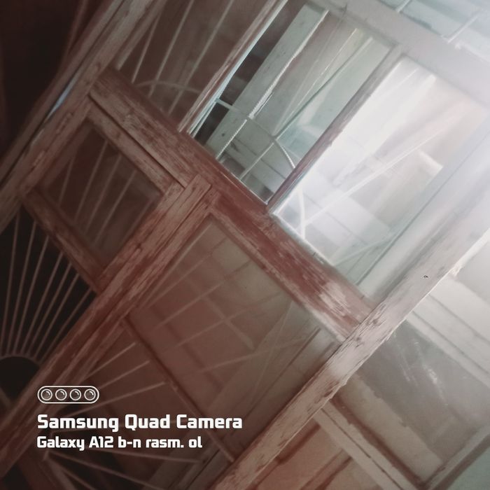 eski eshik oyna ramkalari bor