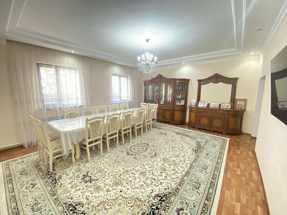 Продам стол для гостинной