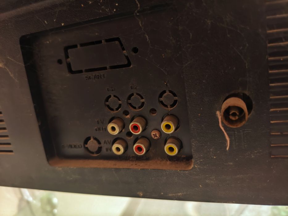 LG Golden Eye televizor