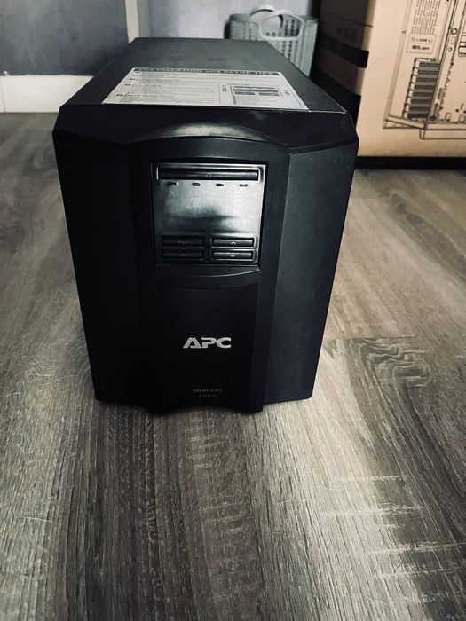 Ups APC бесперебойник 1000вт