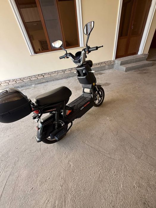 Skuter sotiladi 5ta akumlyatorli obmen bor