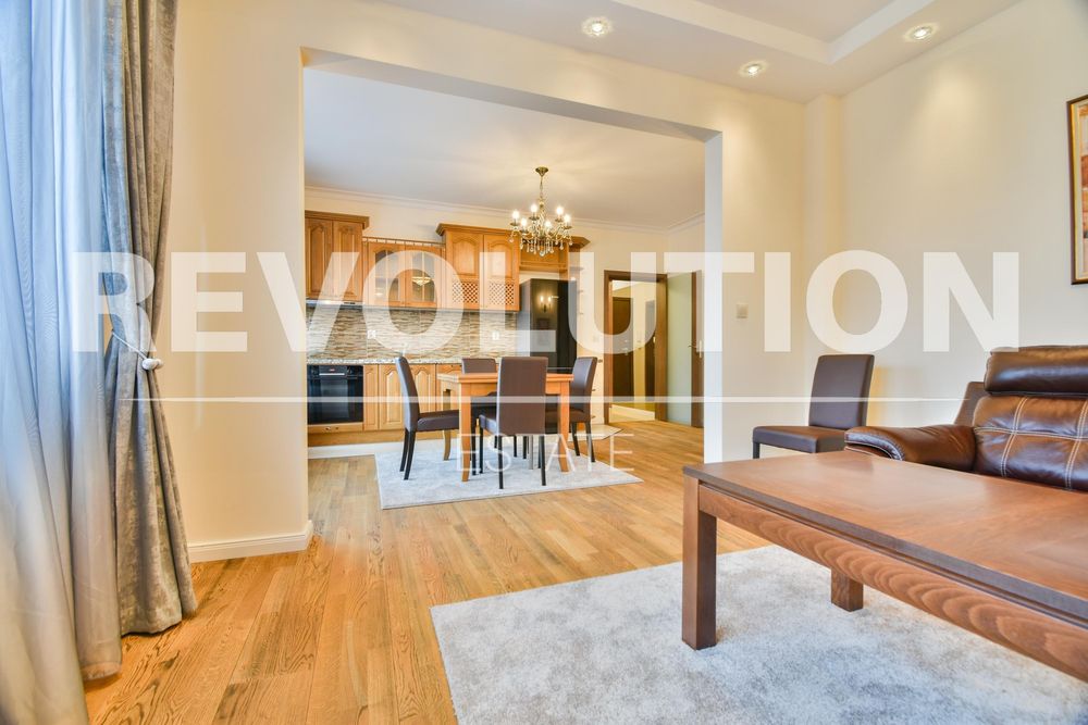 Дава се под наем Тристаен апартамент в София, Център - 110 кв.м за 1450 € - Снимка #1