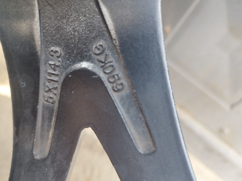 225/45/19. диск.