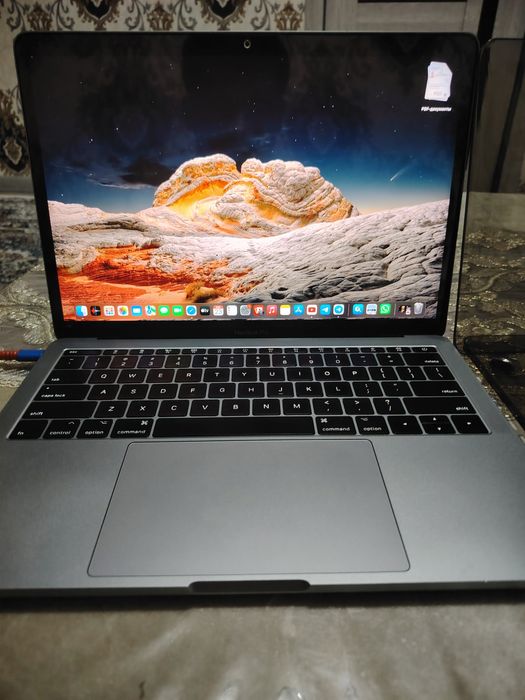 Mac booc 13 inch, 2017,Two Thunderbolt 3 ports