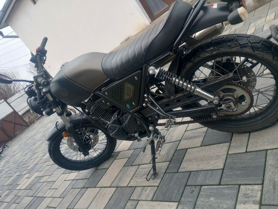 Vânzare motoretă aproape nouă adusă de afară