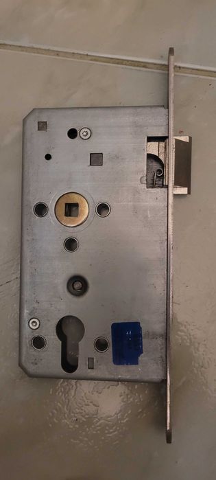 Broască ușă si mânere