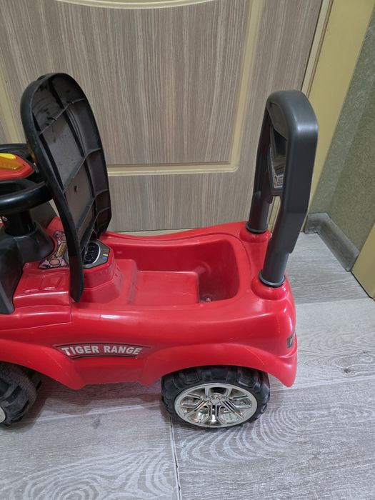 Детская машинка толокар