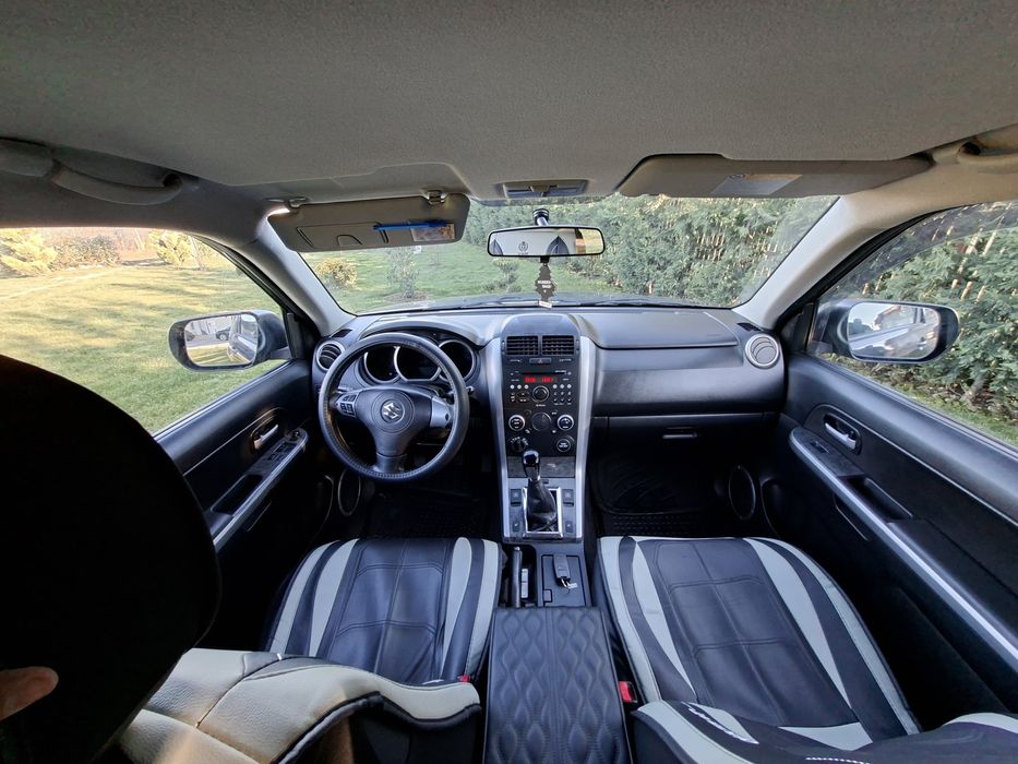 Suzuki grand vitara  2011