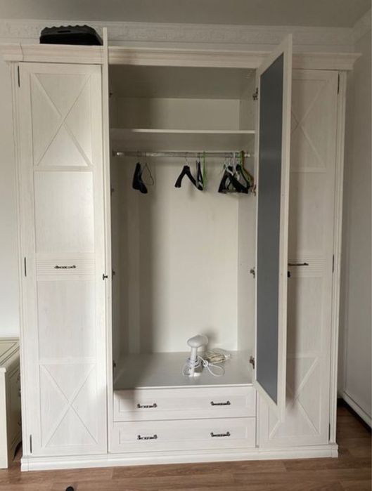 Спальный шкаф сатылады