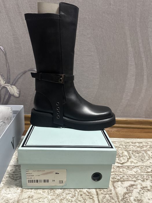 Продам женские сапоги демисезонные iLVi