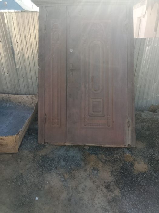 Есік.        Двери