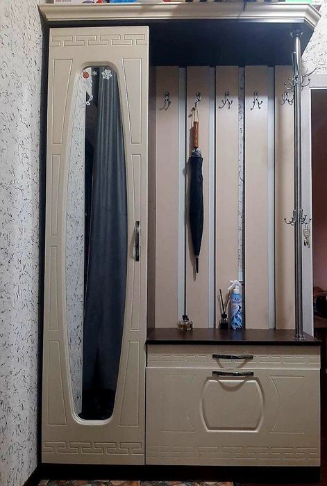 Срочно почти новая прихожая читайте опесание