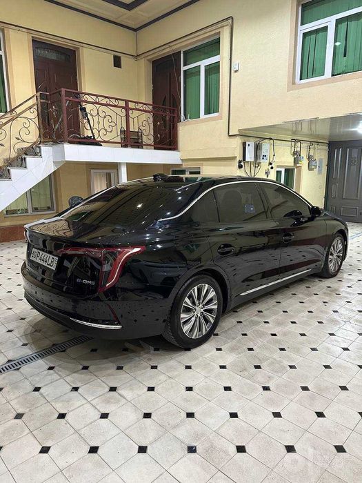 Hongqi EQM5 450km