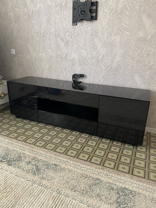 Тумба под ТВ стеклянный