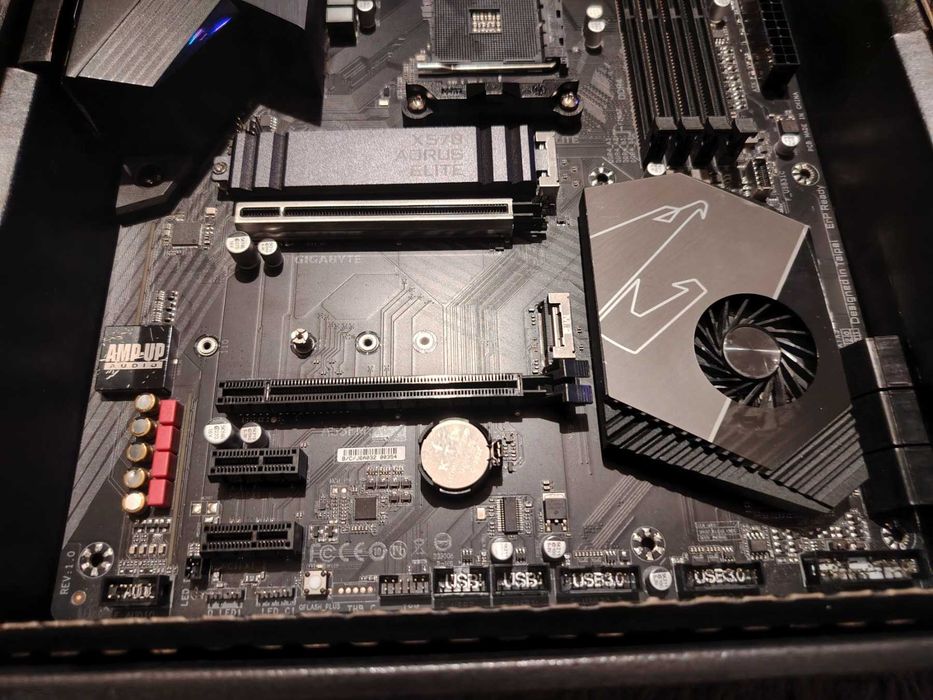Дънна платка Gigabyte X570 AORUS ELITE AM4