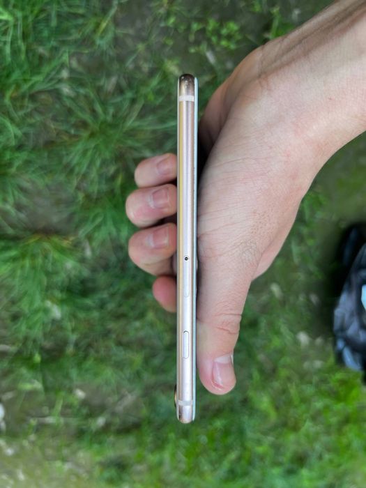 Iphone 8 colati yaxshi xamma joyi  ishledi ekranida singan joyi bor