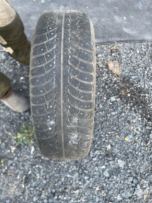 Продам зимнюю резину 225/70/R16