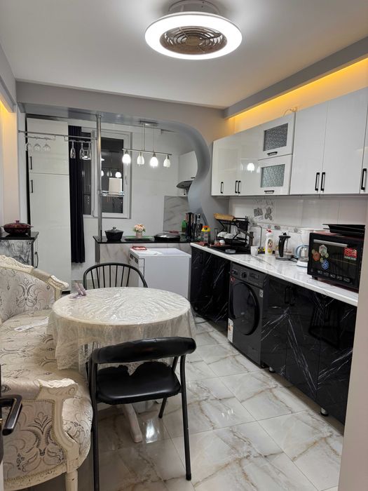 Центр, Метро Космонавтов , 3х комнатная , 94кв/м. ЕвроРемонт с мебелью