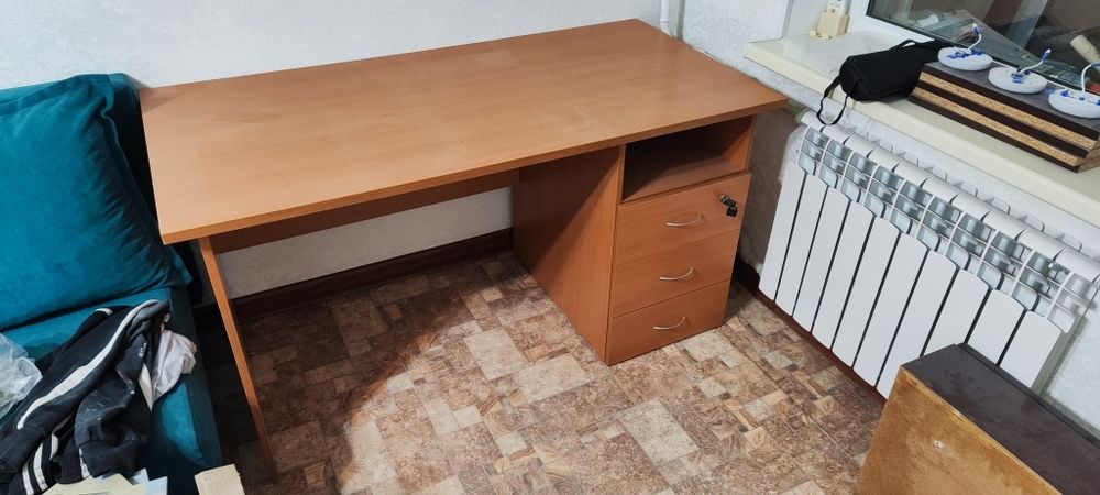 Компьютерный стол продам