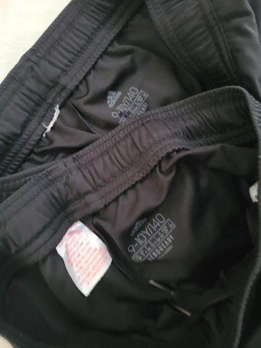 Pantaloni scurti adidas originali 9/10 ani