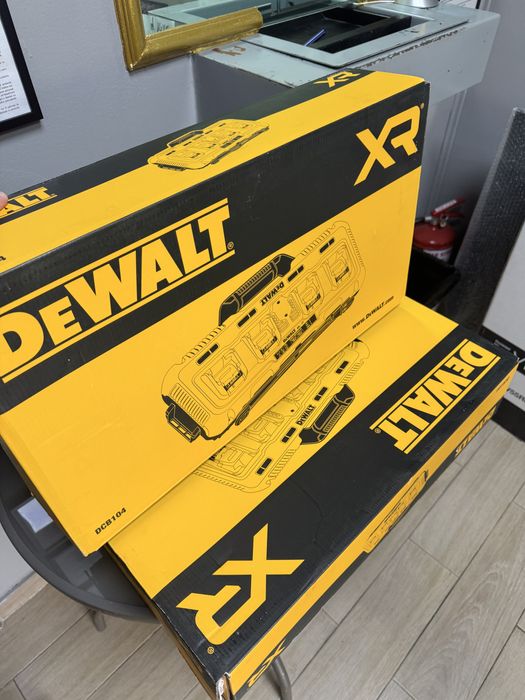 Statie de incarcare Dewalt 4 acumulatori DCB104