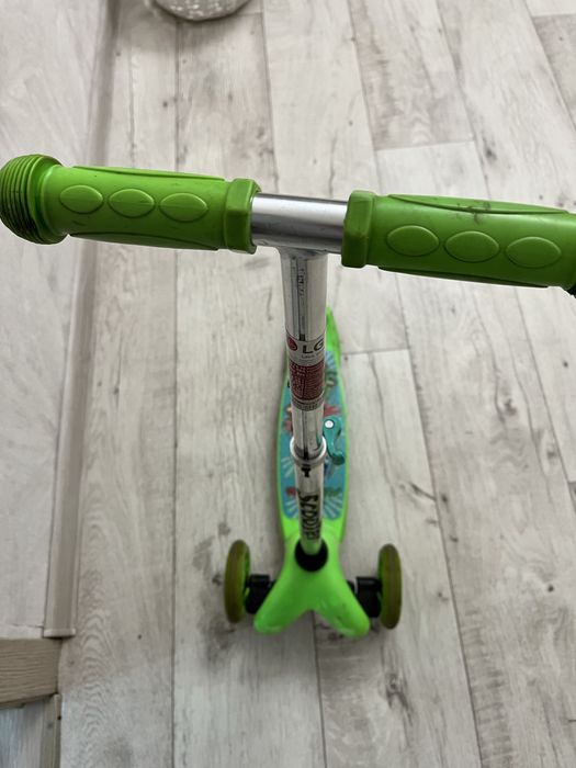 Детский самокат зеленый для девочек и мальчиков