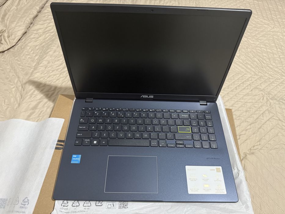 Laptop Asus E510 NOU , nefolosit si neactivat